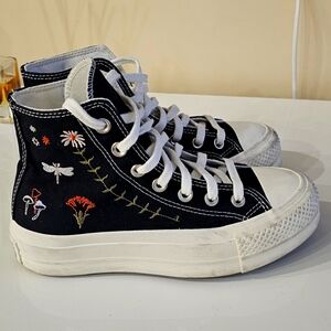 Converse sneakers Sz 5